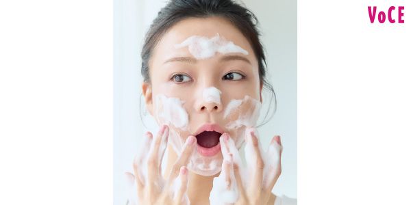 口角の凹みくすみは、上下スライド