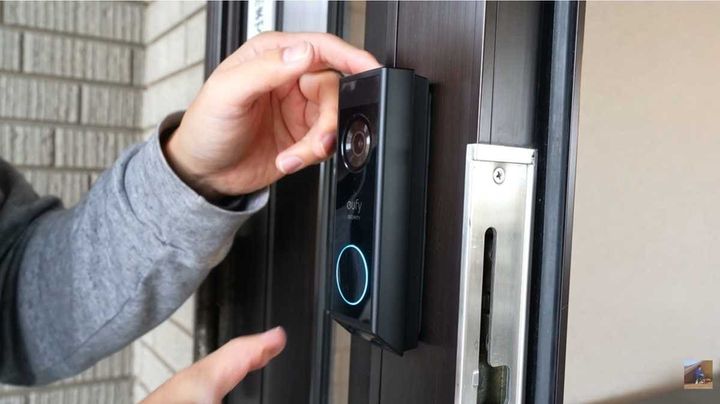 スマホ連携で外出先から応答可能！配線工事不要で簡単設置