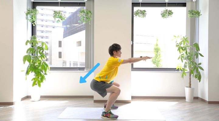 スクワットは股関節から動かす
