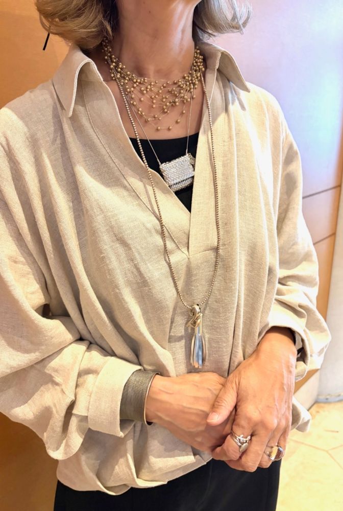 ネックレスはココシンクスタイルとMiRieのレイヤード