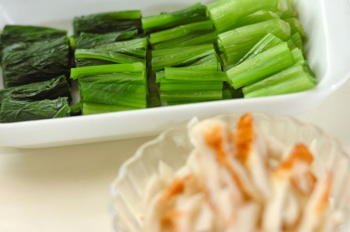 小松菜をちくわと和えて子供も食べやすく by杉本 亜希子さんの下準備1