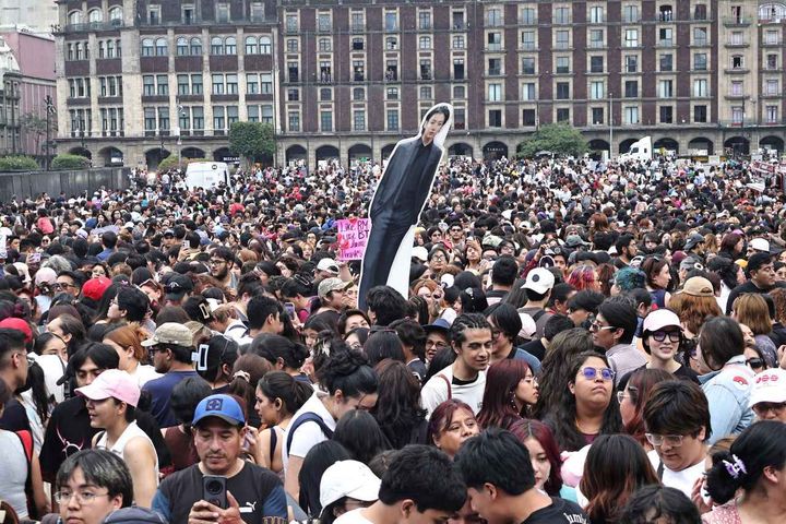 画像: 現地の様子は“お祭り状態”