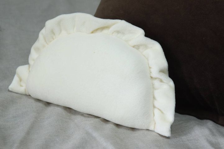 フリルミニクッション ギョウザ デザイン