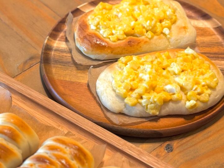 コーンパンもあつあつで美味しい