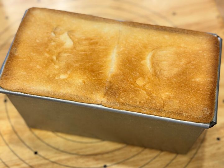 焼きあがった食パン