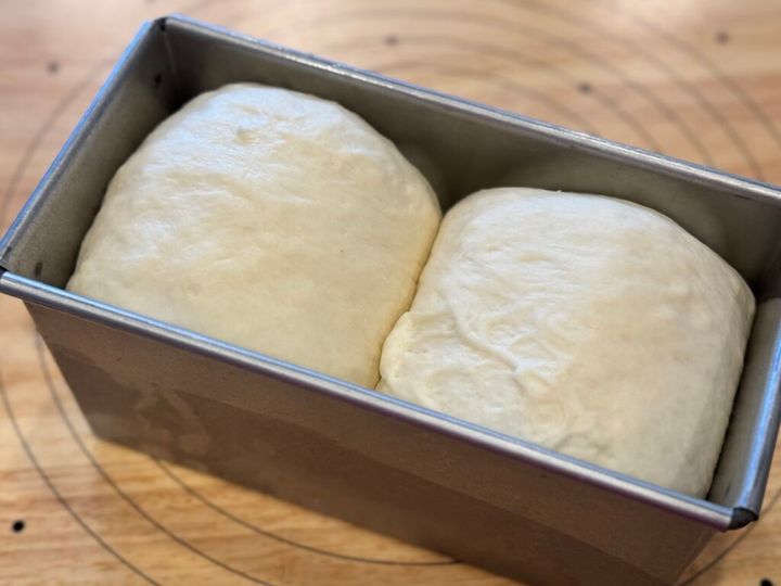 2次発酵後の食パン生地