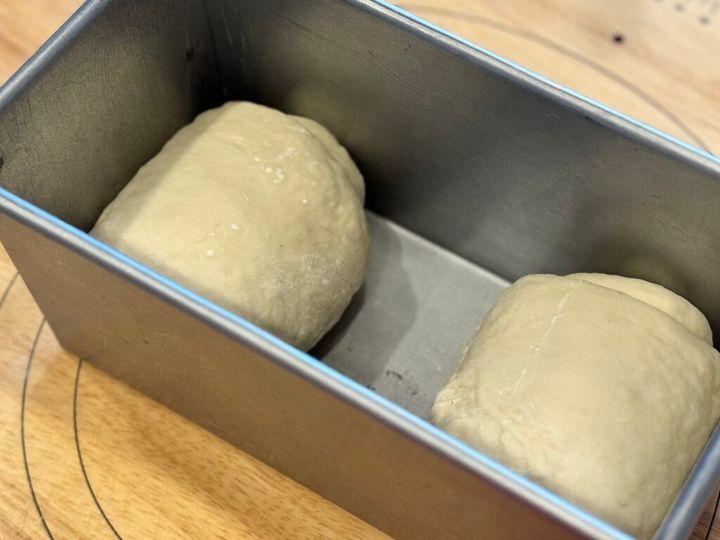 2次発酵前の食パン生地
