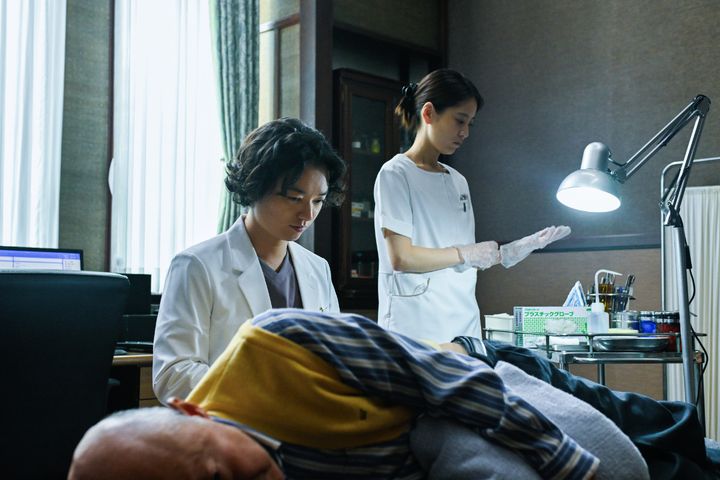 染谷将太「嫌悪感を持つ人もいるかもしれない」 『廃用身』で危うい領域に踏み込む医師役を怪演 width=