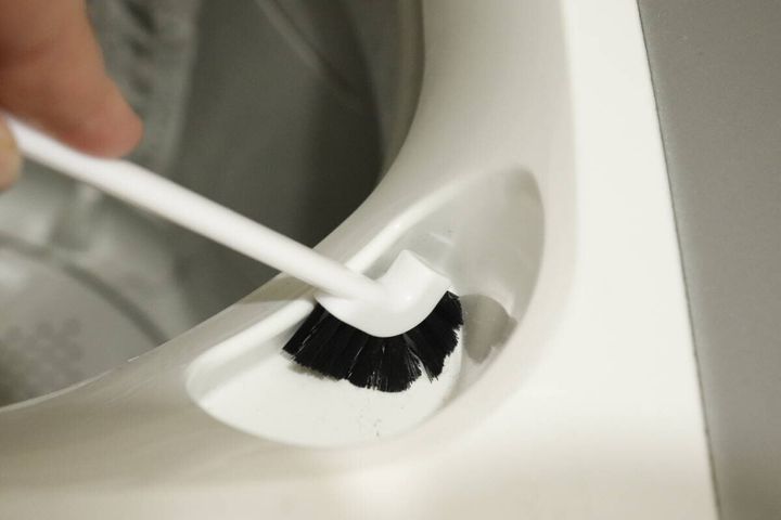 ダイソーの洗濯機お掃除ブラシ・不織布クリーナーセットのブラシ