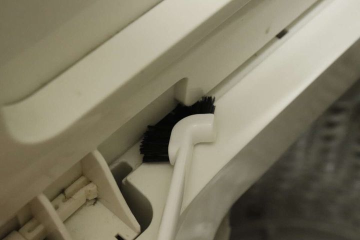 ダイソーの洗濯機お掃除ブラシ・不織布クリーナーセットの使用例