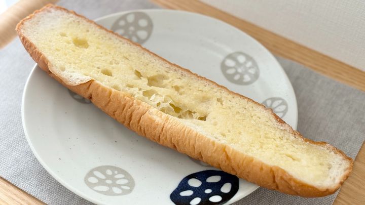 驚異の全長34cm！【セブン】の長すぎパンはカロリーもモンスター級