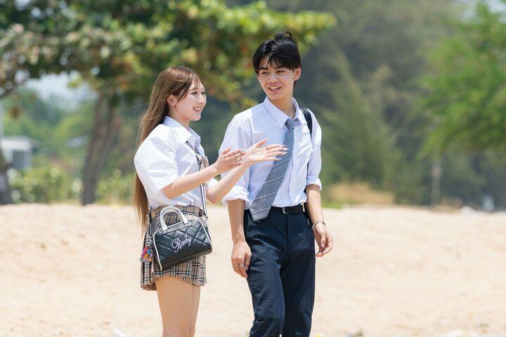 「このルーズソックス身長より長いんです」