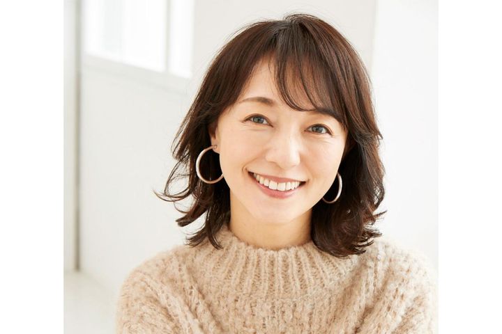 大人世代のきれいを作る！ 最旬【くびれミディアムヘア】2選。人気サロン「apish kokubunji」が提案