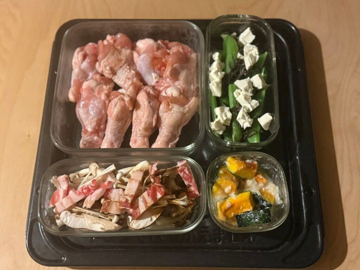料理を詰めて