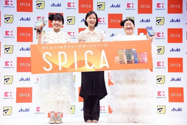 【写真を見る】タレントの朝日奈央さんと、お笑い芸人のガンバレルーヤさんがゲストとして登壇 撮影：ソムタム田井