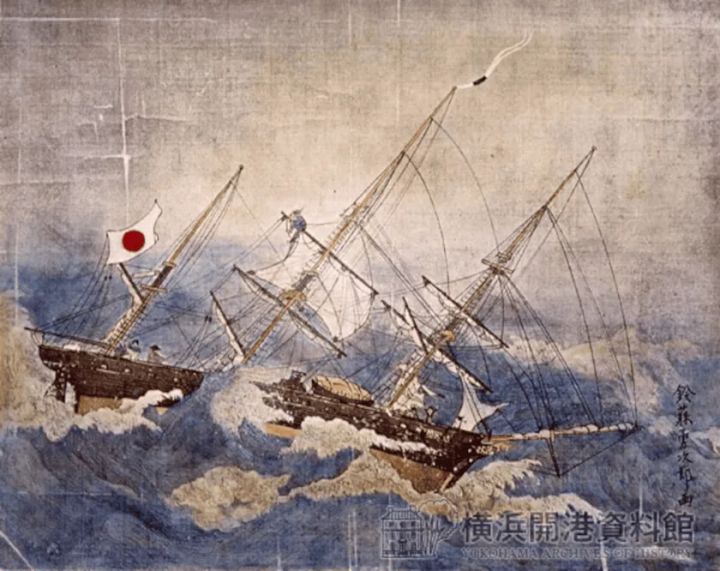 横浜開港資料館所蔵の絵画で、日本国旗を掲げた咸臨丸と随伴帆船が荒波の太平洋を航行する場面を描いた鈴藤重次郎作の彩色画。