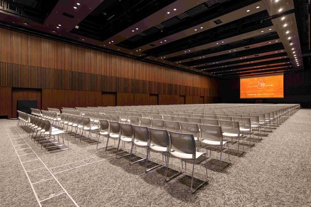 圧倒的開放感の「TO YAESU HALL」 提供：東京建物 ぴあ シアター＆カンファレンス