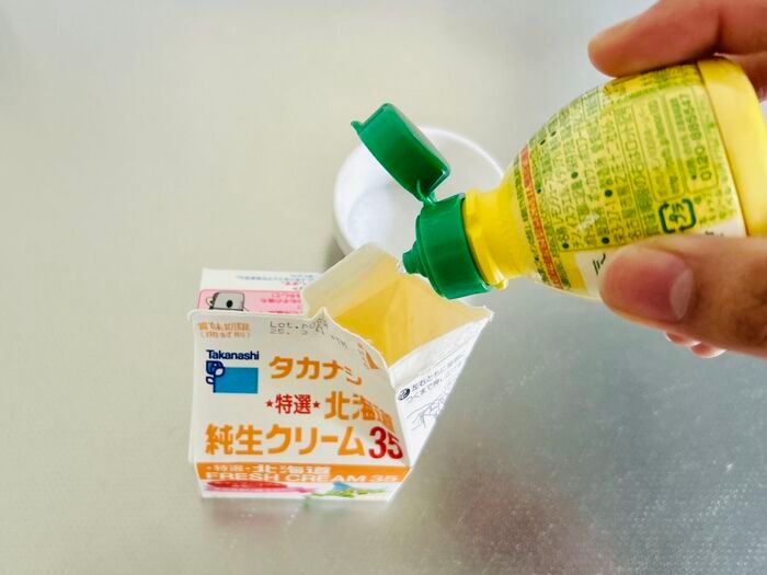 泡だて器は使いません！〈生クリーム〉が簡単に出来上がる、超時短の裏ワザ3つ。