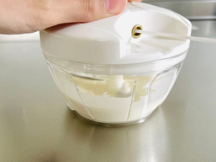 泡だて器は使いません！〈生クリーム〉が簡単に出来上がる、超時短の裏ワザ3つ。