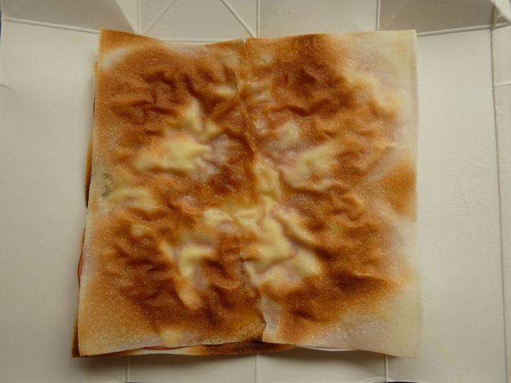 材料3つだけ！「余った春巻きの皮でハムチーズ焼き」