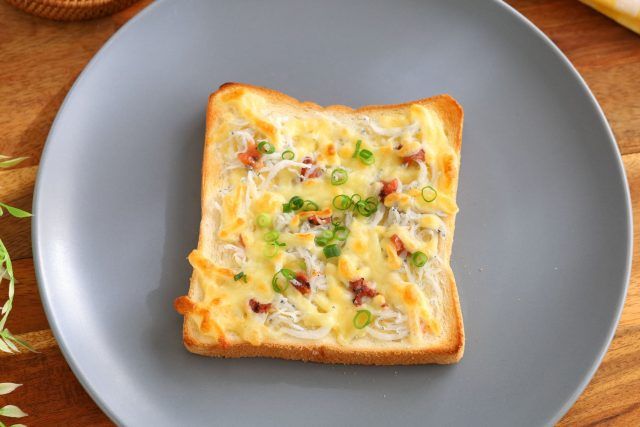 梅しらすチーズトースト