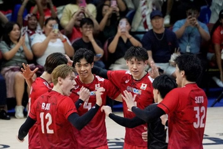 『バレーボール アジア選手権 Road to Los Angeles』より 写真：AP／アフロ width=