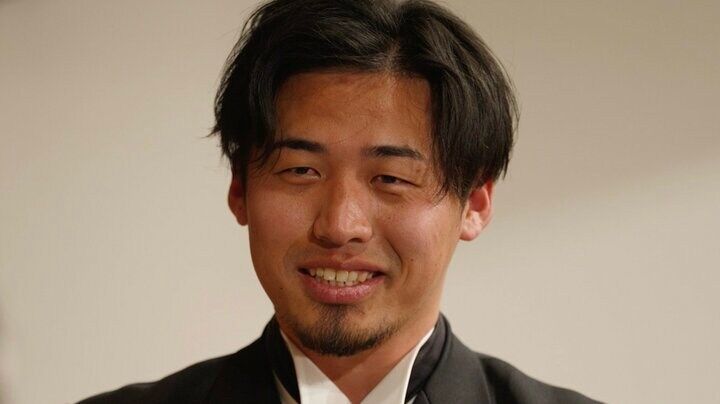 【写真・画像】「父が3人いる」婚活中のバラ専門店オーナーが34歳美人経営者に告げた異色の家庭環境 1枚目
