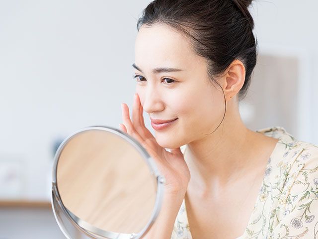 寝てないと肌がくすむって本当？睡眠環境と肌状態の関係についてクリニック院長の寺井先生にお伺いしました | TRILL【トリル】