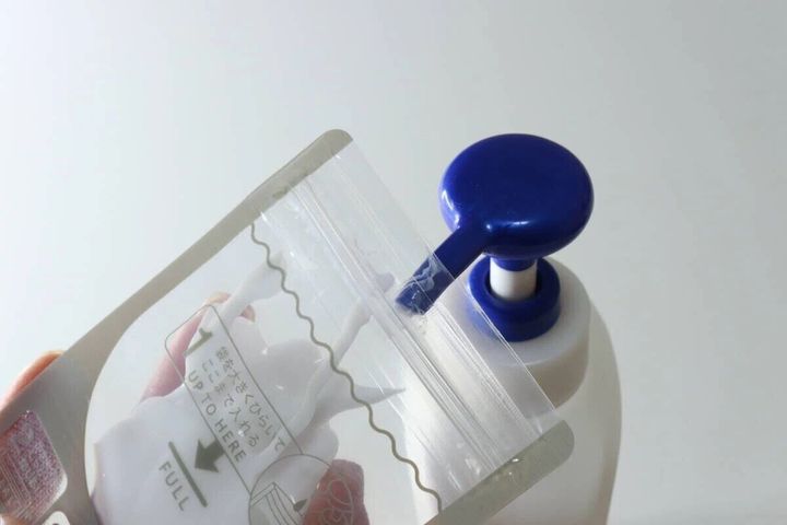 ダイソー 使い切りできる詰め替えパウチ（fun trip、8枚）