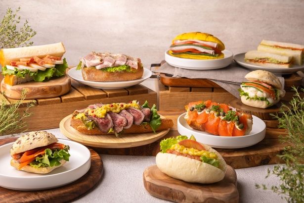 14時～16時のティータイムは、具材を選んでオリジナルサンドイッチが作れるコーナーやスイーツを用意