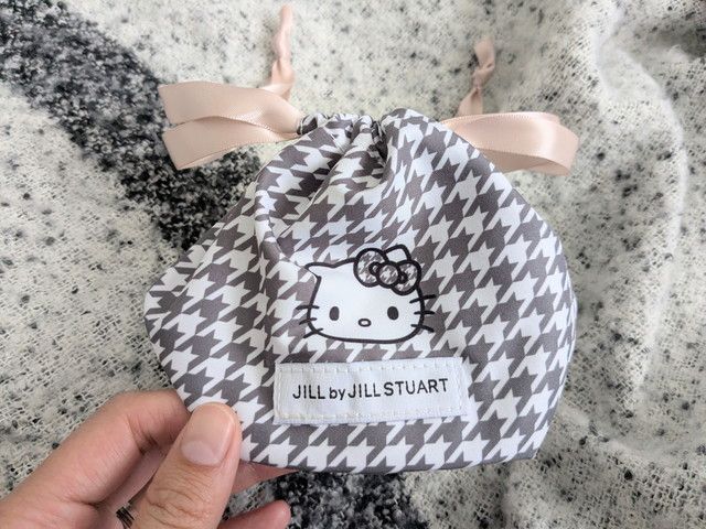 ハローキティ千鳥格子柄おむすび巾着のアップ・ピンクリボン付き