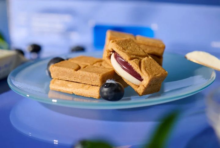 ブルーベリーとクリームを挟んだクッキー