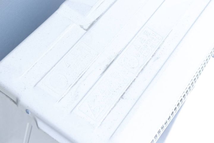 エアコン室外機日よけカバー（マグネットタイプ） 使用前
