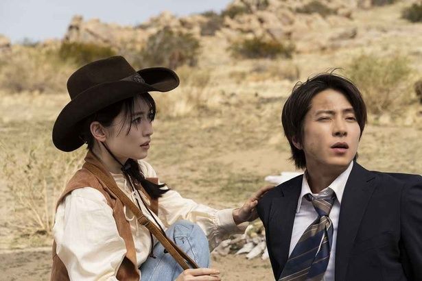 映画『正直不動産』でも主人公の永瀬財地(山下智久)と相棒の月下咲良(福原遥)の名コンビが大活躍 [c]大谷アキラ・夏原武・水野光博／小学館 [c]2026 映画『正直不動産』製作委員会