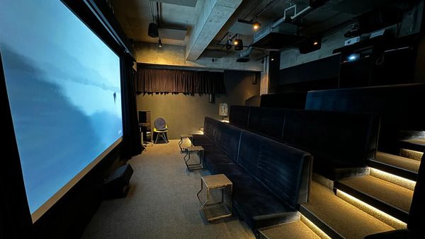 【東京都台東区】Theater SPROUTが、最大12枚のうちわを設置できるアクリル祭壇「推★ステージ」導入！