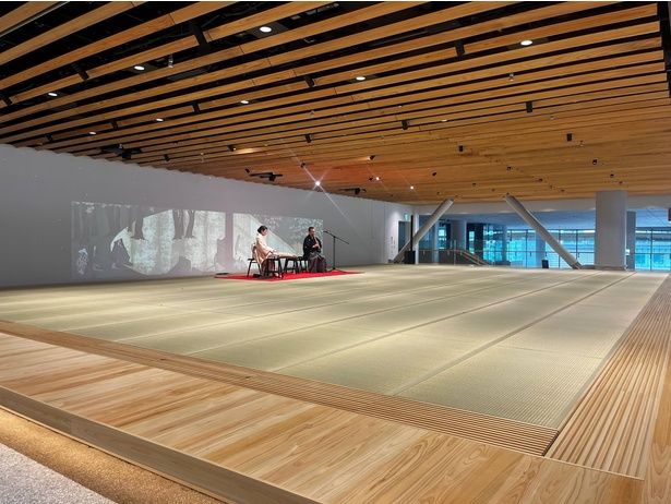 靴をぬいでくつろげる「Tatami」