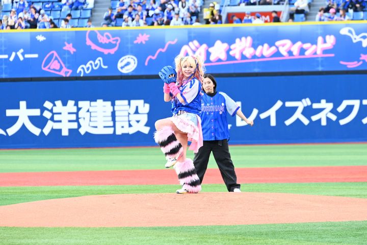 『YOKOHAMA GIRLS☆FESTIVAL 2026 Supported by 横濱ハーバー』のセレモニアルピッチに登場したエルフ クランクイン！ width=