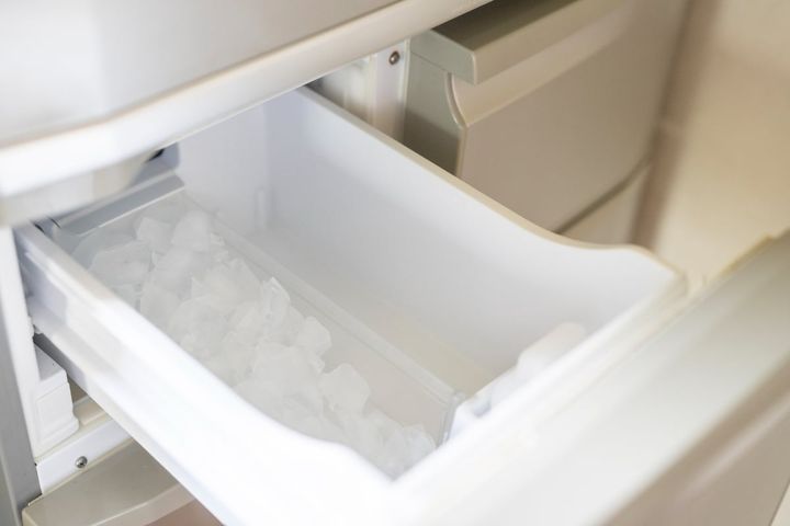 冷蔵庫で氷が作れない原因は？（画像はイメージ）
