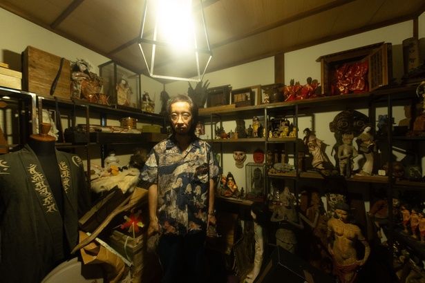 無数の呪物にまみれた田中の自宅 撮影/木村篤史