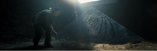 呪場に隠された“黒いピラミッド”…ひょっとしたら現実にも存在する？ [c]2026 Warner Bros. Ent. All rights reserved