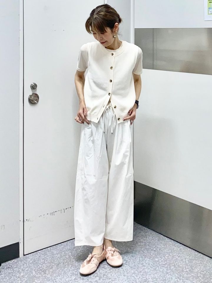 ノースリーブで着るほか、Tシャツなどとレイヤードも楽しめます 出典：StyleHint