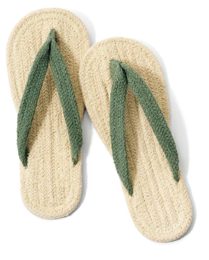 ルームサンダル・鼻緒 スモーキーグリーン ¥590／無印良品