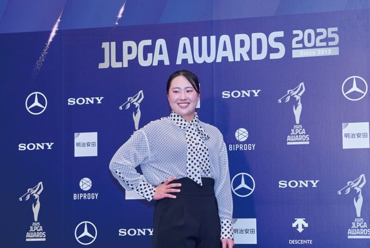 女子プロの“美しすぎるドレス姿”！「JLPGAアワード」を振り返る