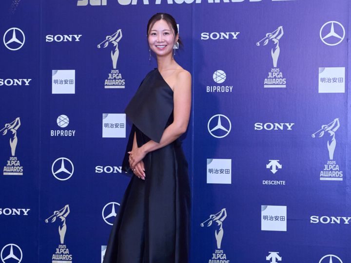 女子プロの“美しすぎるドレス姿”！「JLPGAアワード」を振り返る