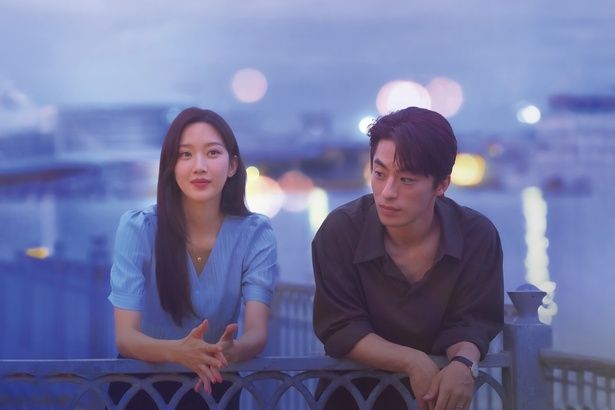 【写真を見る】『サヨナラの引⼒』で主演を務めるク・ギョファンとムン・ガヨン [c] 2025 KC VENTURES CO., LTD AND K WAVE MEDIA LTD ALL RIGHTS RESERVED.