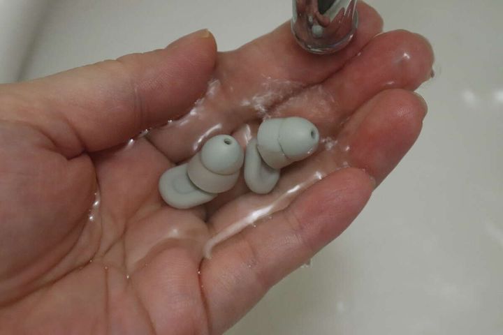 耳から出っ張らない耳栓 洗浄