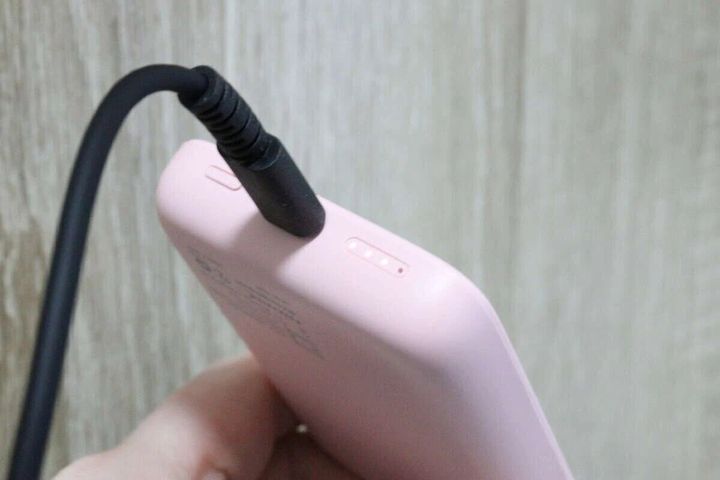 ダイソー 充電・転送ケーブル（Type-AーType-C、やわらかケーブル、ブラック） 使用例