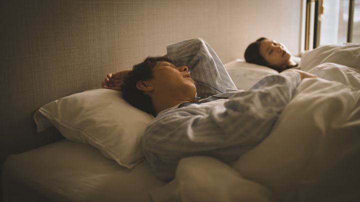 布団に入ってすぐに眠れる人ほど睡眠不足？（画像はイメージ）