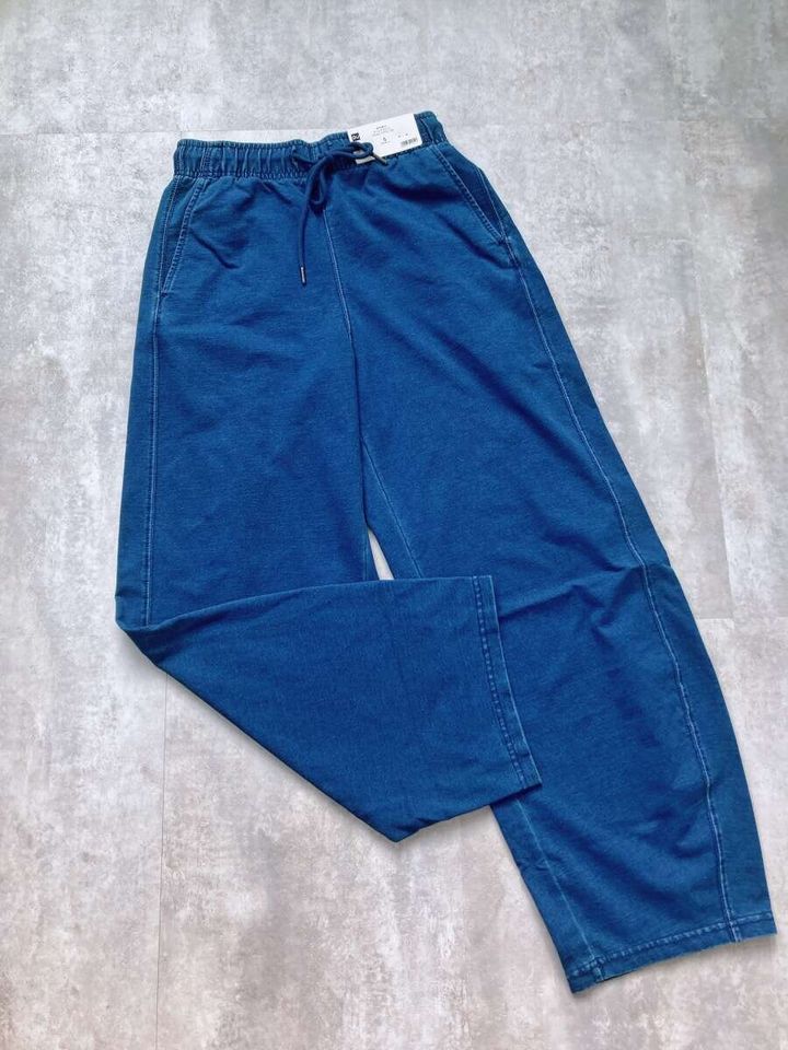 GU デニムスウェットバレルレッグパンツQ（65 BLUE）置き画