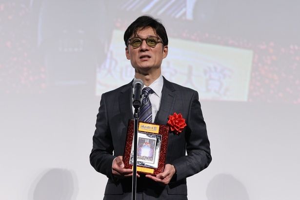第1回の大賞は『国宝』に！ 李監督が喜びのスピーチ [c]「映画館に行こう！」実行委員会